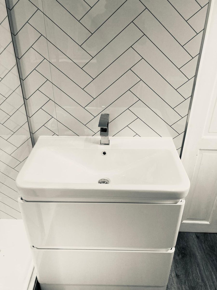 Fresh family bathroom, Nottingham by Inspiring Interiors